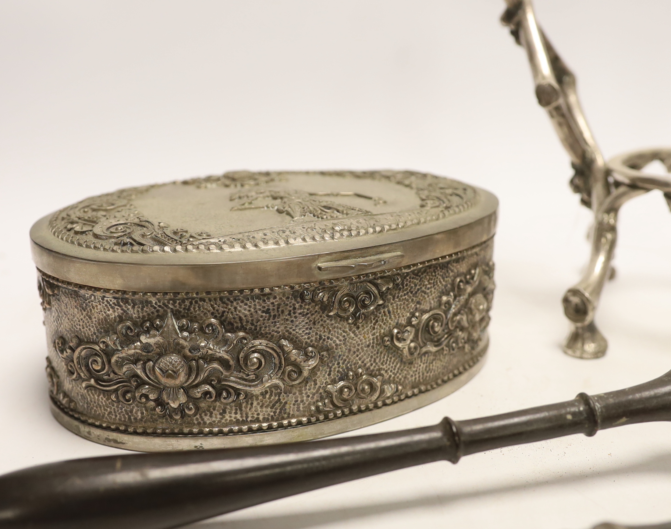 A plated kettle stand, a metal box, a silver pin tray, a toddy ladle and a handled shoe horn (5)